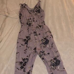 🌸American Eagle Floral Lilac Jumpsuit🌸